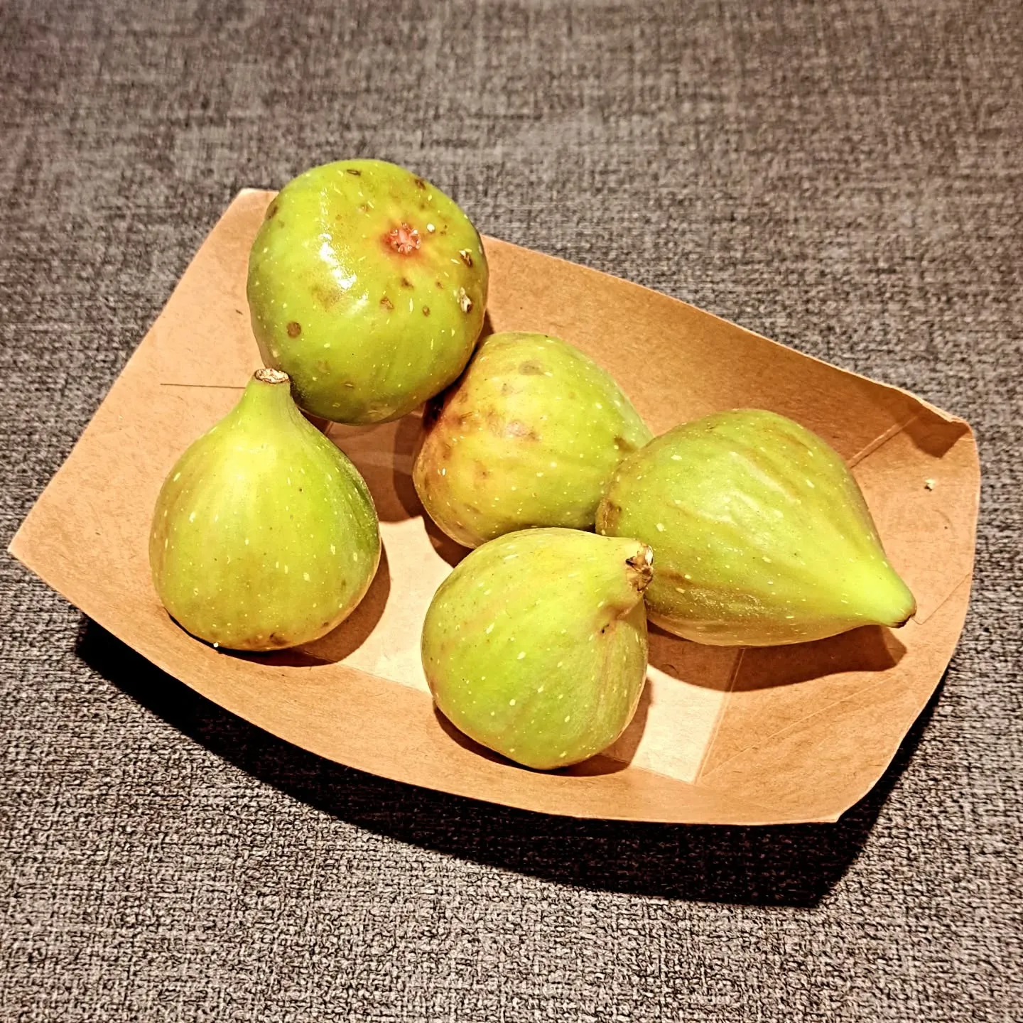 神戸産有機野菜　バローネ無花果